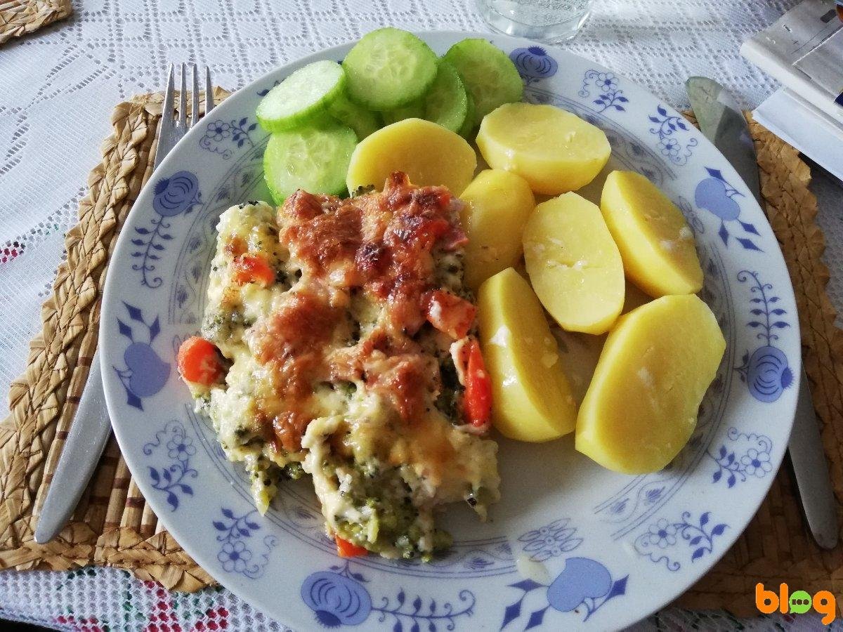 Zapečená brokolice se šunkou s bramborem