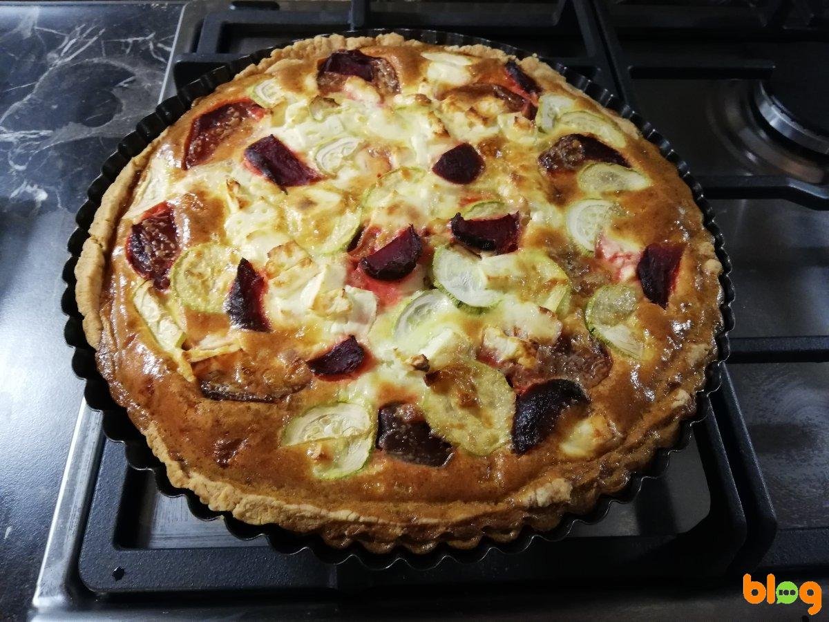 Quiche s červenou řepou a cuketou